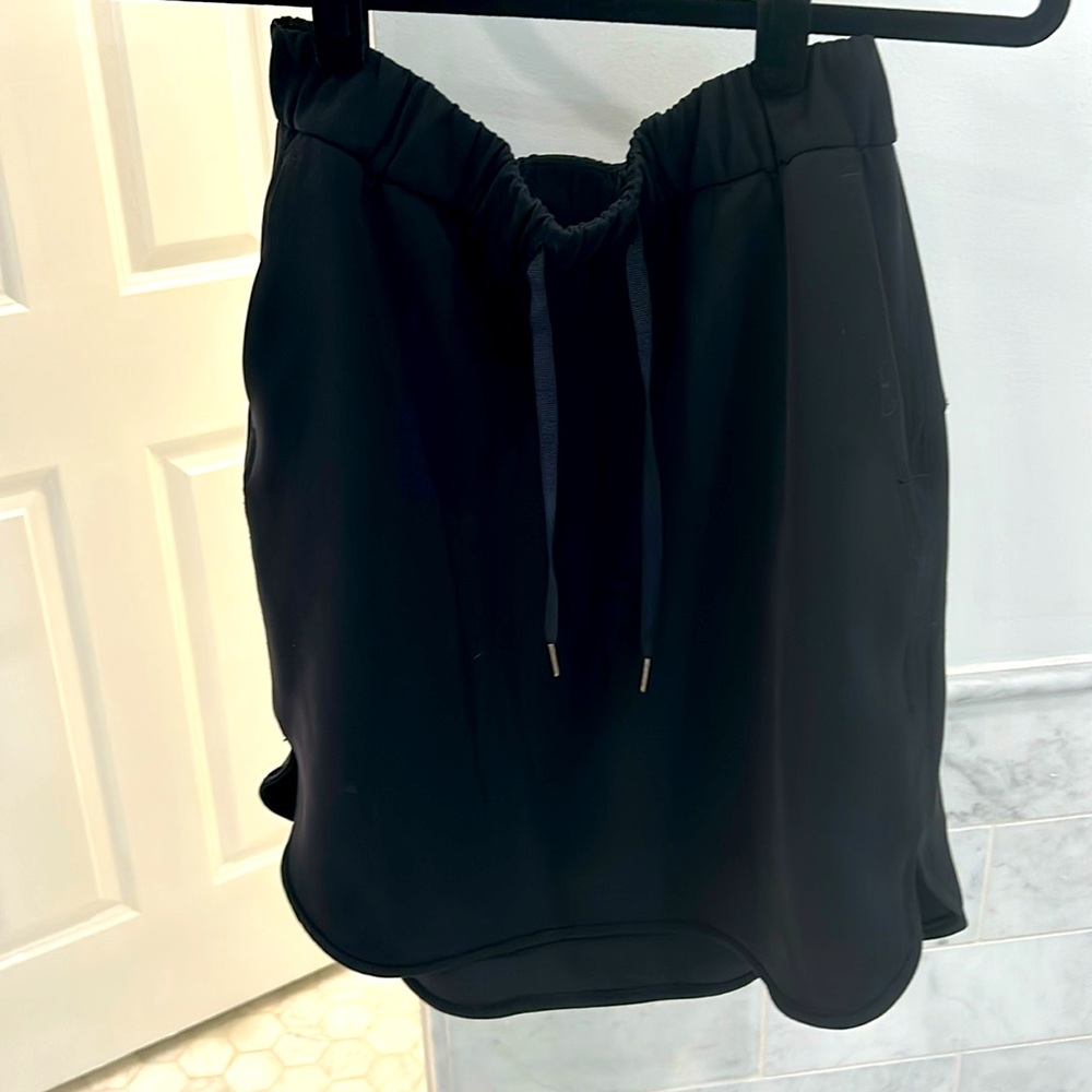 Lululemon skirt size 8